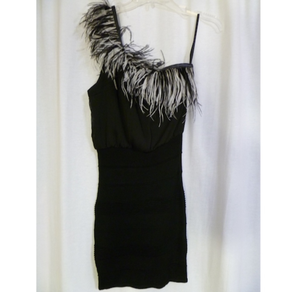 Arden B. Black One Shoulder Statement Feather Bodycon Mini Party Dress Small